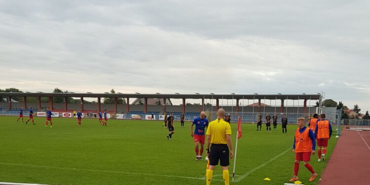 Sandomierz: SKS 'Wisła’ Sandomierz remisuje z ŁKS 'Łagów’.