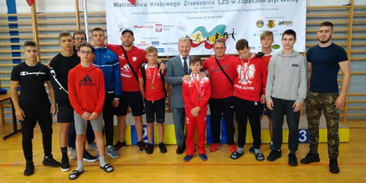 Połaniec: Grad medali dla Czarnych.