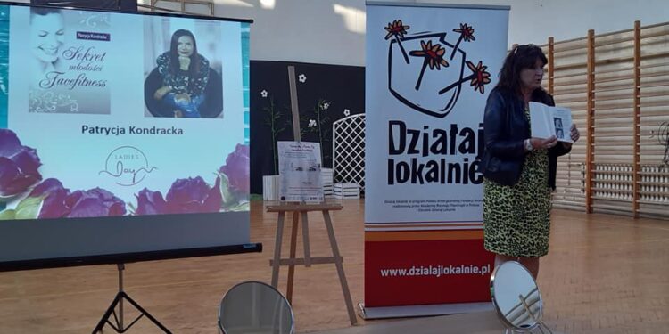 Osiek: „Kobieto! Pokaż swoje piękno!”.