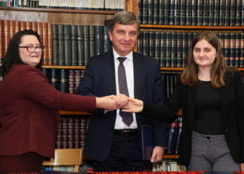 Świętokrzyskie: Młodzi radni z biblioteką