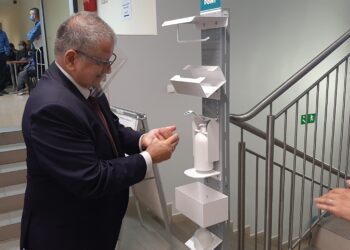 Mielec: Zamiast stolika z płynem jest dezynfektor