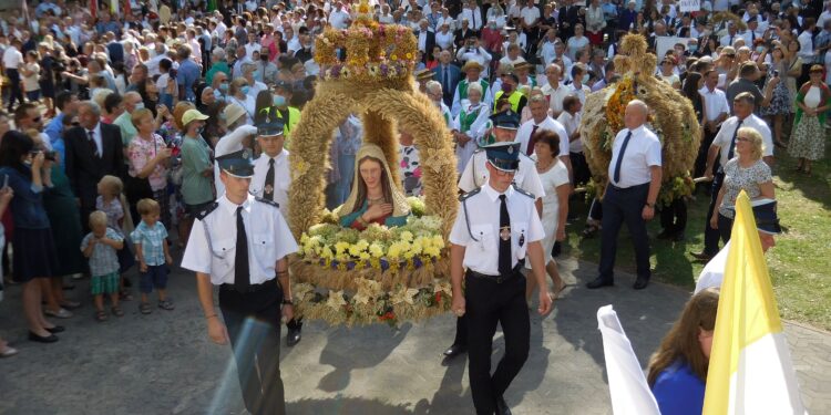 Mielec/Dębica:  Święto plonów w Zawadzie.
