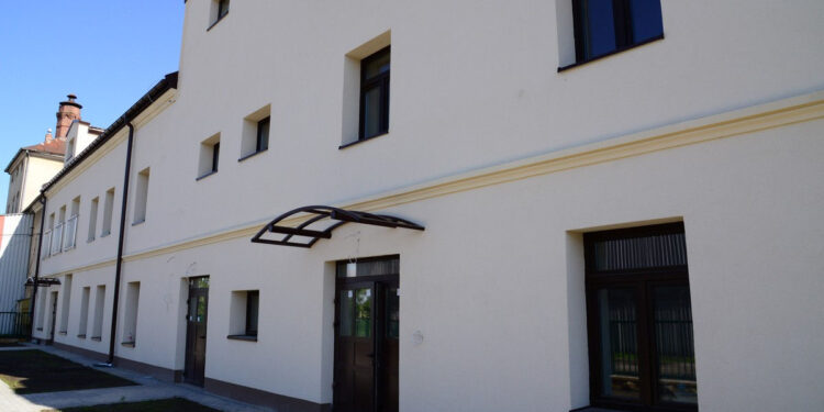 Nisko: W przebudowanym dawnym zakładzie drzewnym już są pierwsi lokatorzy