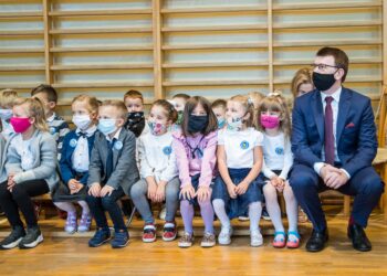 Ostrowiec Św: Wszystkie szkoły pracują