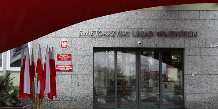 Region: Inspektorzy pracy pomagają szkołom