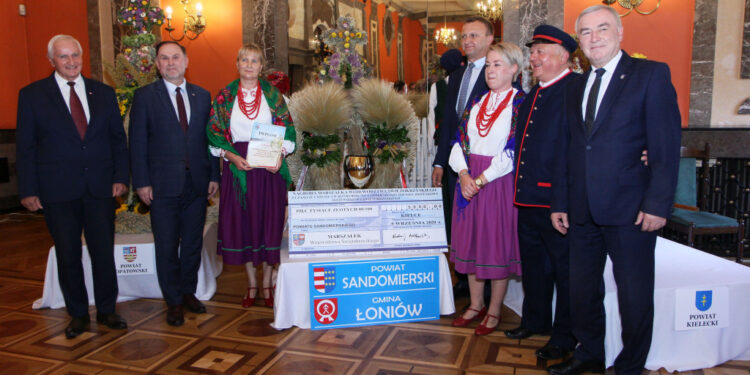 Łoniów: Najpiękniejszy wieniec w województwie