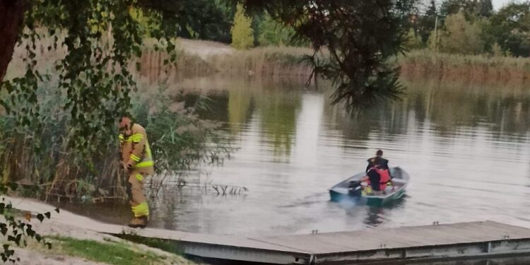 Nowa Dęba. Wieczorna interwencja strażaków nad zalewem