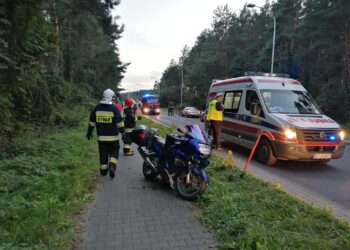 Tarnobrzeg. Wypadek na osiedlu Zakrzów. Poszkodowany motocyklista