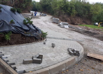 Samborzec: Nowe chodniki, odremontowana droga do kościoła i parking.