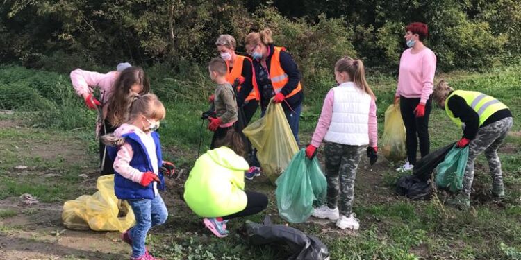 Chwałki, Sandomierz: „Sprzątamy, bo chcemy”.