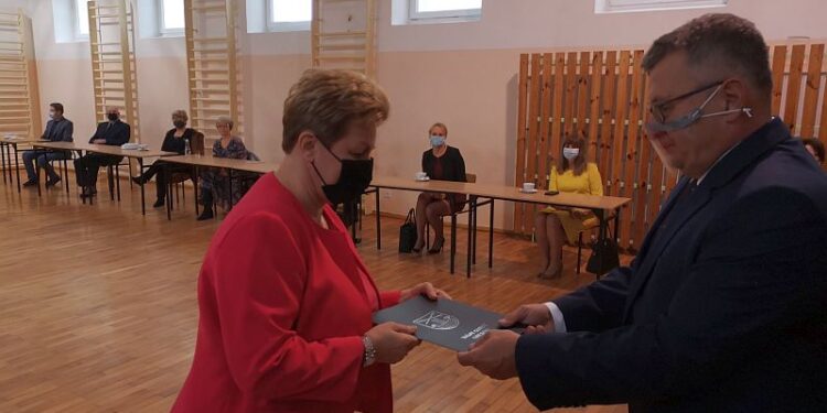 Tarnobrzeg. Remontują kultowy betonowy krąg