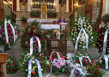 Tarnobrzeg, Warszawa.  Uroczystości pogrzebowe odkrywczyni złóż siarki.