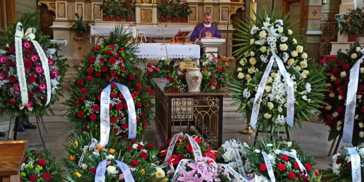 Tarnobrzeg, Warszawa. Uroczystości pogrzebowe odkrywczyni złóż siarki.