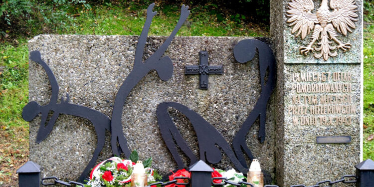 Stalowa Wola: Pamiętali o rocznicy mordu sprzed 77 lat.