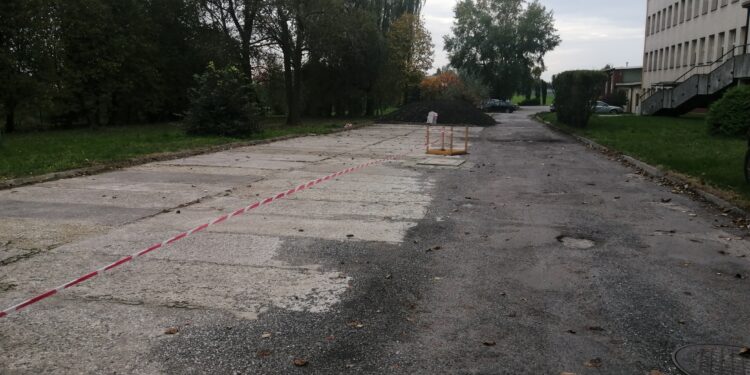 Sandomierz: Nowa droga do stacji dializ.