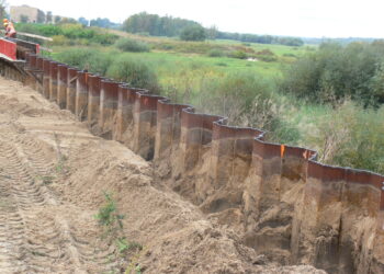 Sandomierz: Betonowy mur budzi zastrzeżenia mieszkańców.