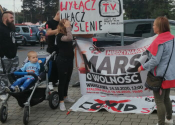 Stalowa Wola: Manifestowali antycovidowcy