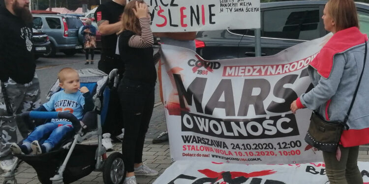 Stalowa Wola: Manifestowali antycovidowcy