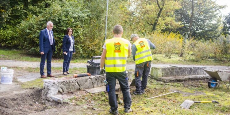 Tarnobrzeg. Remontują kultowy betonowy krąg