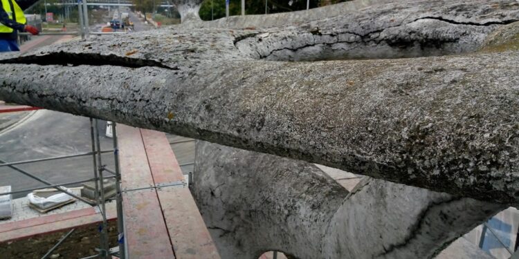 Mielec: Czas na renowację rzeźby  LOT.