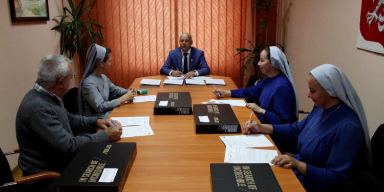 Powiat Niżański: Laptopy do zdalnej nauki trafiły do dzieci z rodzin zastępczych