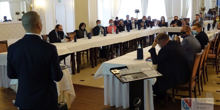 Dębica: Przy stole o współpracy w  pandemii