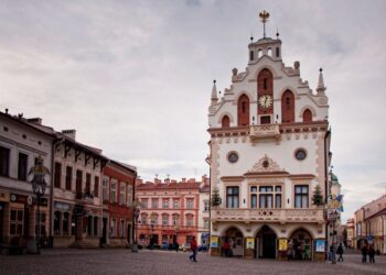 Region: Rzeszów w żółtej strefie