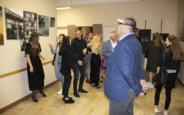 Gorzyce. Wystawa „Ulotne” w ŚDK.