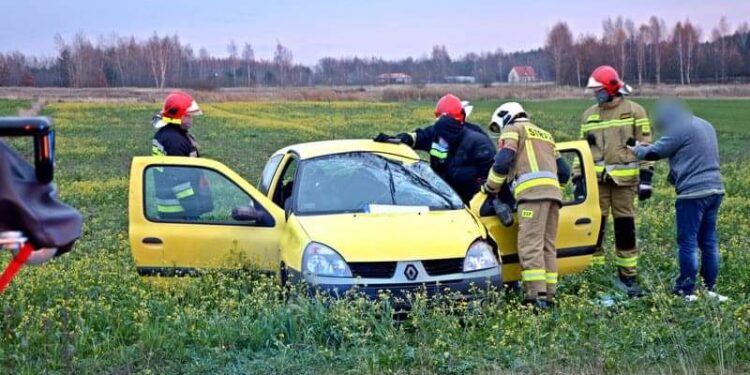 Furmany. Nie chciał uderzyć sarny. Dachował.