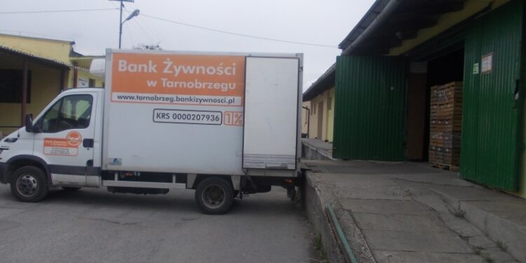 Tarnobrzeg, region. Zbiórka żywności bez wolontariuszy.