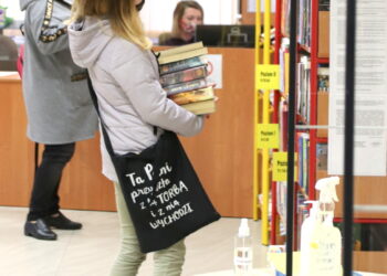 Stalowa Wola: Czytelnicy MBP porobili książkowe zapasy