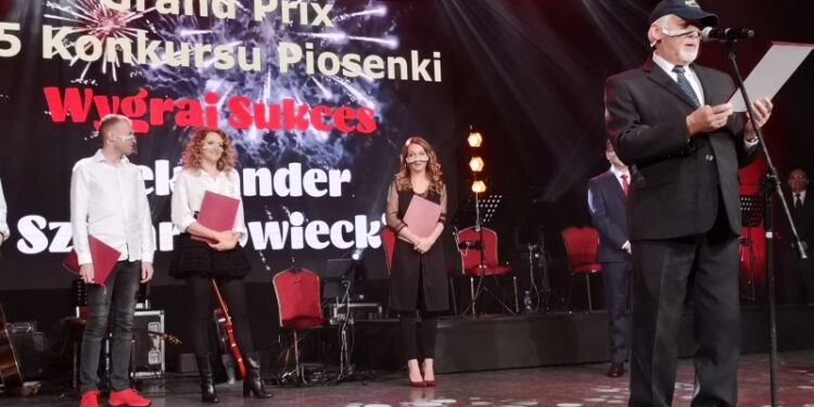 Tarnobrzeg. Aleksander Szwarnowiecki z Grand Prix 25 Konkursu Piosenki Wygraj Sukces
