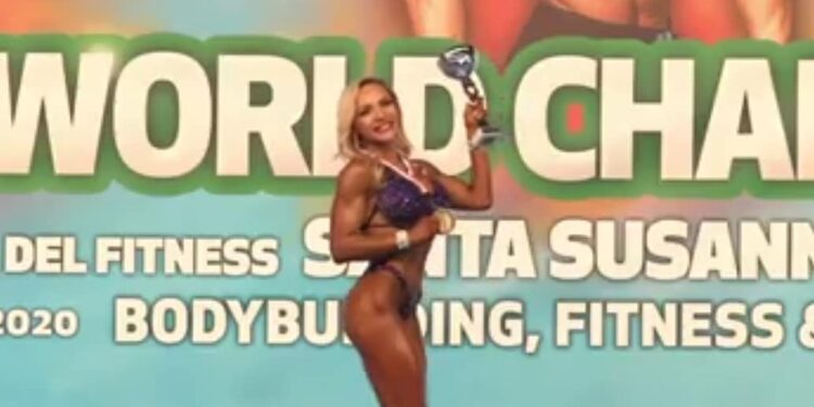 Sandomierz: Zawodniczka LKS Sandomierz Dagmara Dominiczak obroniła tytuł Mistrzyni Swiata w wellness fitness na MIstrzostwach świata w Hiszpanii.