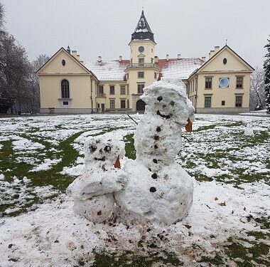 Tarnobrzeg. Śniegowe bałwany.