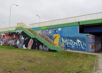 Tarnobrzeg. Artystyczne graffiti zdobi wiadukt.