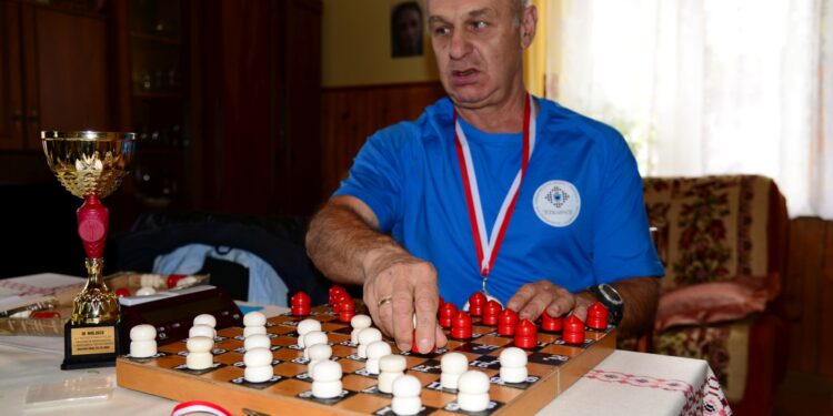 Nisko: Utytułowany niewidomy gracz w warcaby pochodzi z Niska