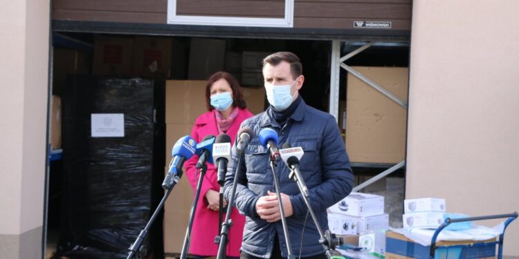 Region: Wojewoda zapewnia o dostawach sprzętu