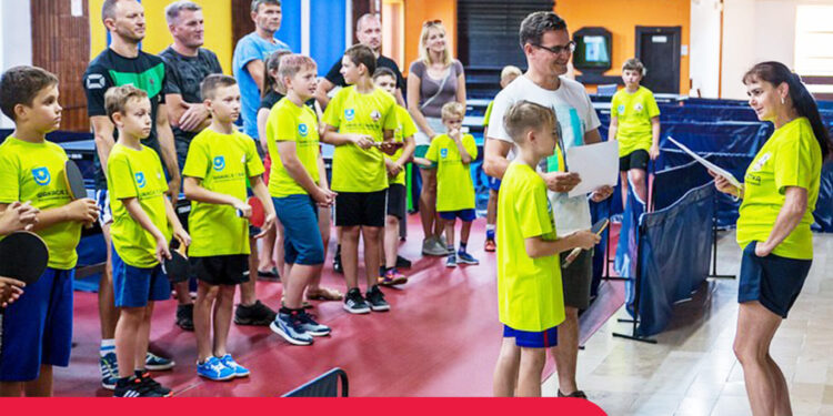 Tarnobrzeg. Ping-pong. Mikołajkowy turniej dla dzieci.