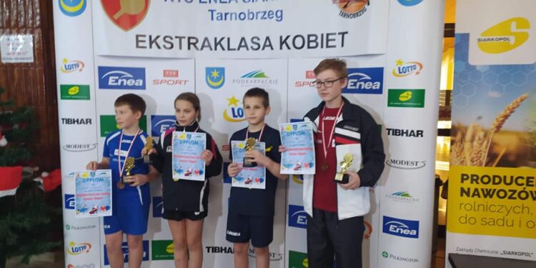 Tarnobrzeg: Mikołajkowy Turniej tenisa stołowego z Siarkopolem