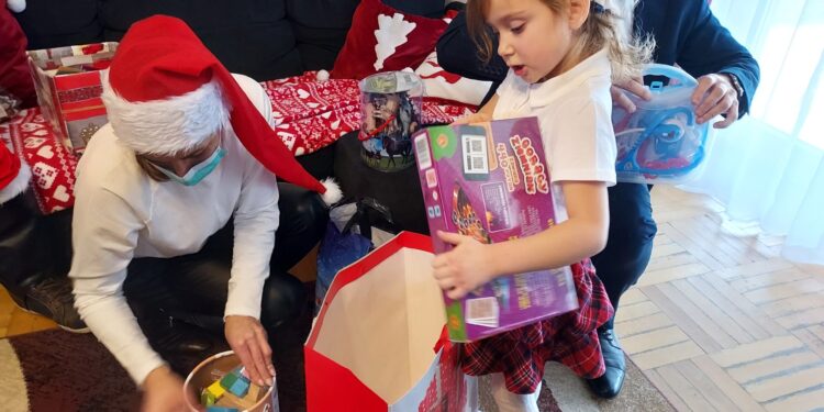 Łoniów: Święty Mikołaj odwiedził mieszkańców Domu Dziecka.