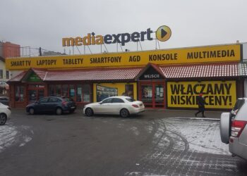 Tarnobrzeg. Nieznani sprawcy ukradli najdroższe modele smartfonów.