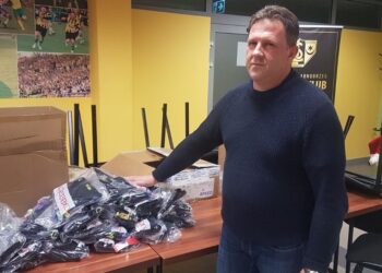 Tarnobrzeg. Święty Mikołaj młodym piłkarzom.