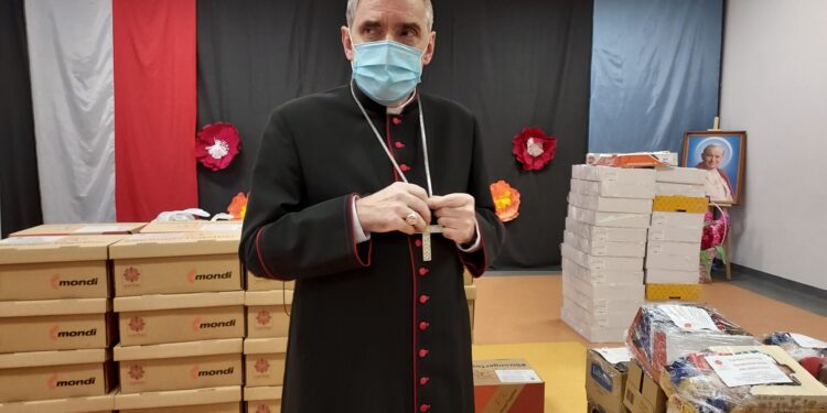 Sandomierz: Ponad 200 paczek świątecznych dla potrzebujących przygotowała Caritas.