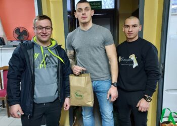 Sandomierz: Kibice SKS „Wisła” Sandomierz po raz kolejny pomagają bezdomnym zwierzętom.