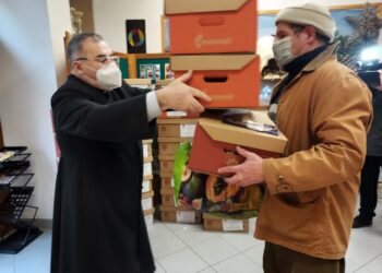Sandomierz: Wigilijny dar dla ubogich od Caritas Diecezji Sandomierskiej.