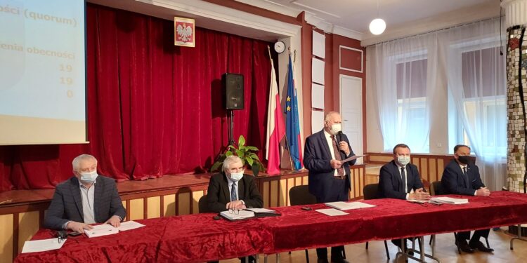 Sandomierz: Budżet powiatu na 2021 rok – zrównoważony i bez kredytów.