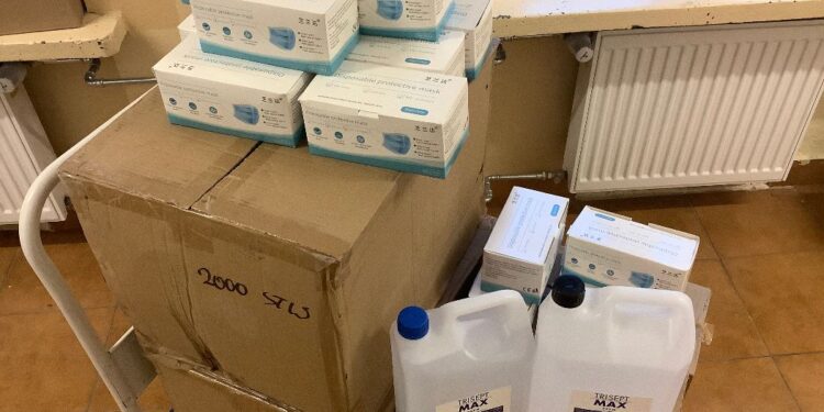 Tarnobrzeg. Płyny i maseczki dla miejskich parafii.