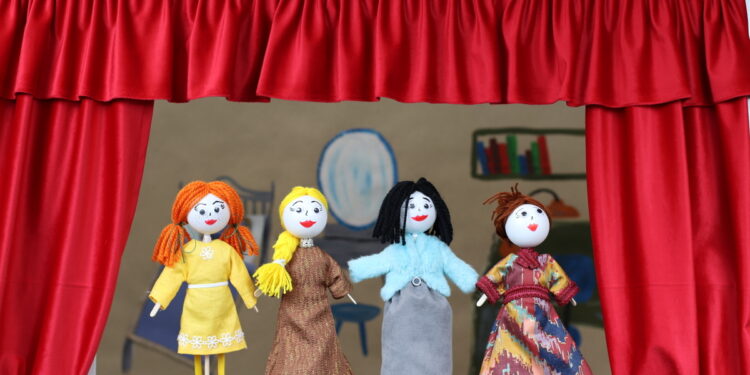 Stalowa Wola: Przyjaźń i teatrzyk kukiełkowy z MBP