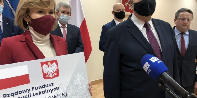 Staszów: 12,5 miliona z Funduszu Inwestycji Lokalnych dla gmin powiatu staszowskiego.