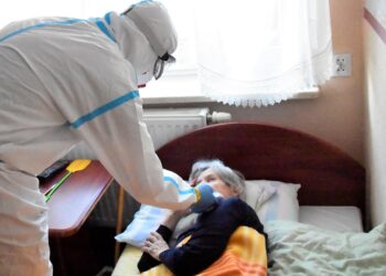 Łączna: Koronawirus i trudna sytuacja w Domu Opieki. Z  pomocą przyszli żołnierze 10. ŚBOT